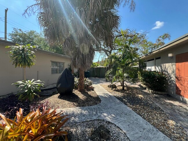 Building Photo - 1130 NE 3rd Ave