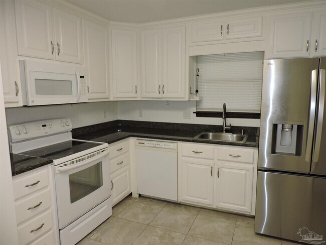 Building Photo - 2323 Silversides Loop