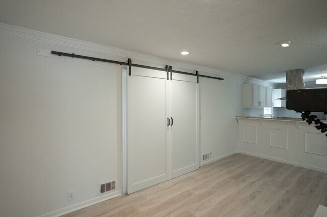 Building Photo - 3120 Edinburgh Dr