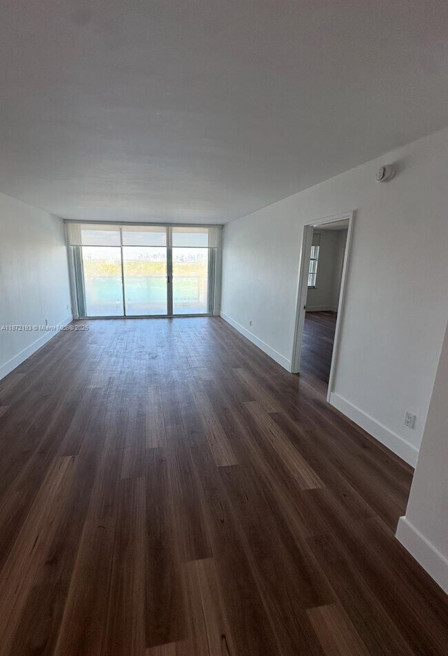 Building Photo - 5161 Collins Ave