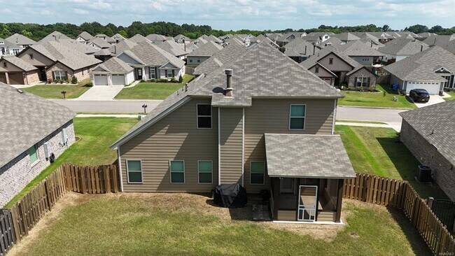 Building Photo - 731 Hedgefield Way