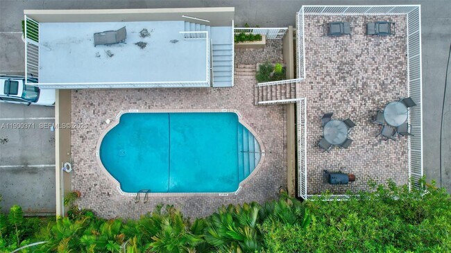 Building Photo - 1050 SE 15th St