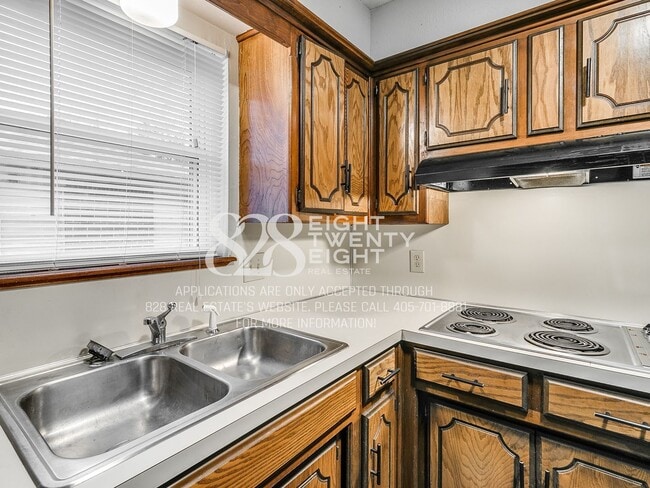 Building Photo - *COMING MAY 2026* Charming 3 Bed/1.5 Bath Single Family Home in West Norman