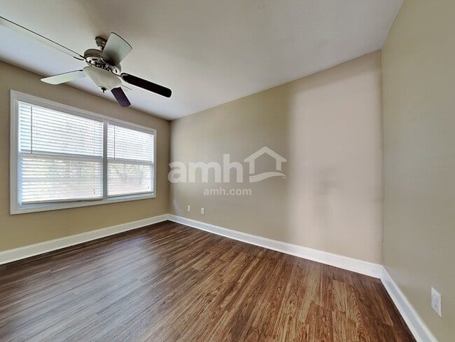 Building Photo - 10900 Parkgate Ln