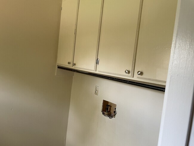 Building Photo - 1483 Wooddell Dr