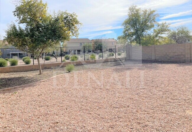 Building Photo - 925 E Canyon Rock Rd