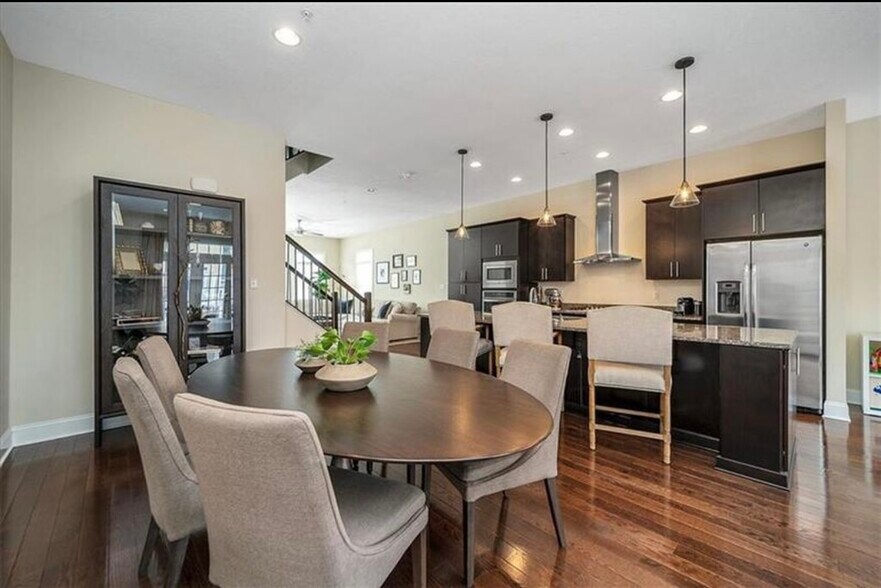 Building Photo - 323 Osona Ln