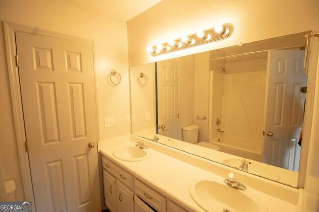 Building Photo - 251 Knight Dr