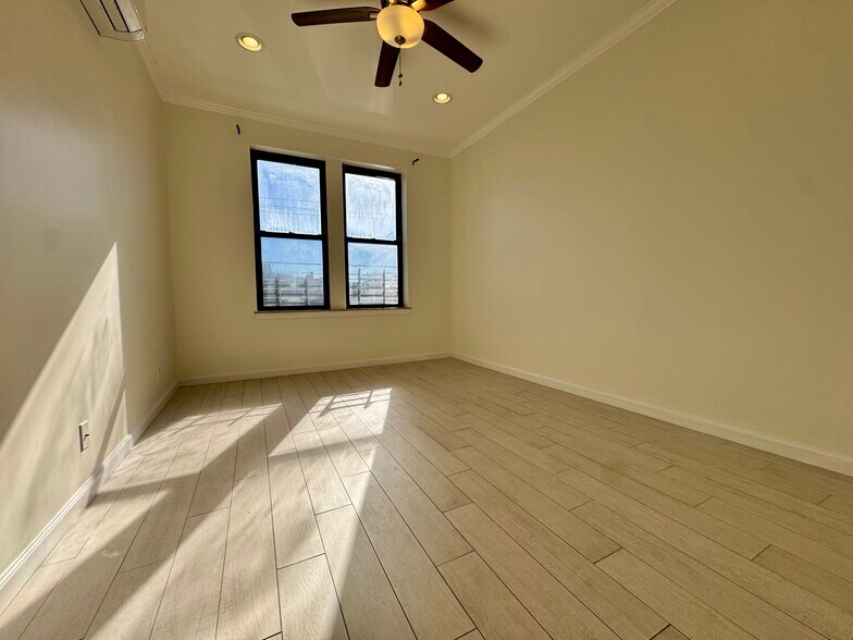 Building Photo - 3009 Avenue N