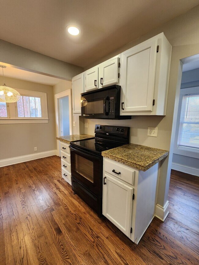 Building Photo - West Asheville Bungalow