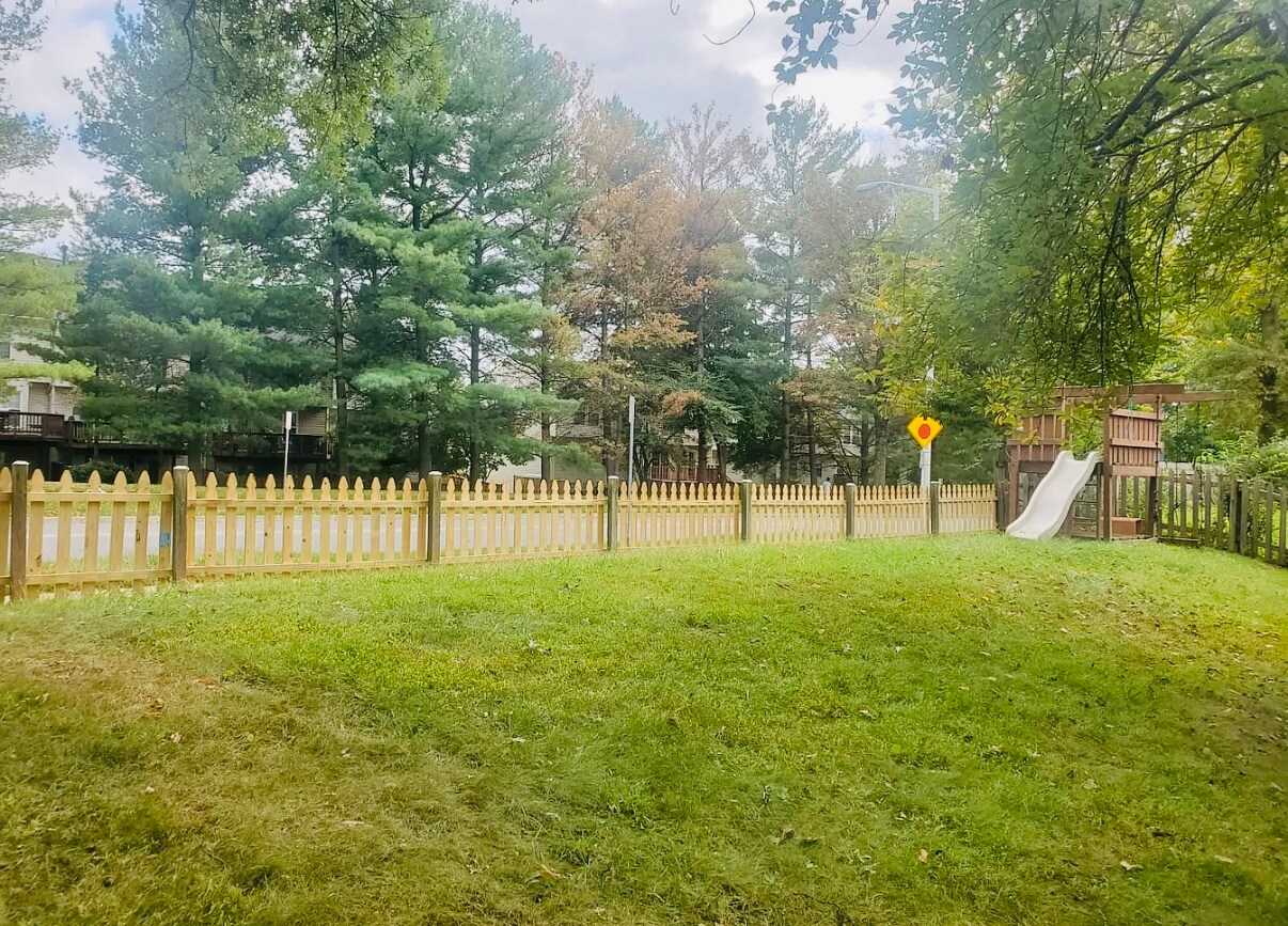 Building Photo - 12907 Alderleaf Dr