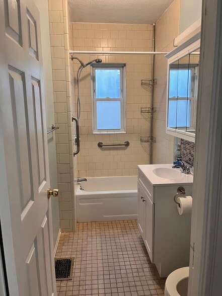 Building Photo - 32 Chubbuck St