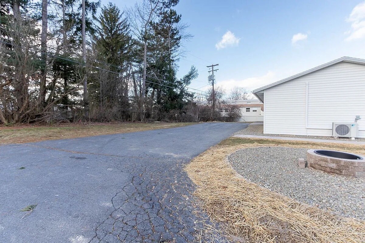 Building Photo - 1026 N Atherton St