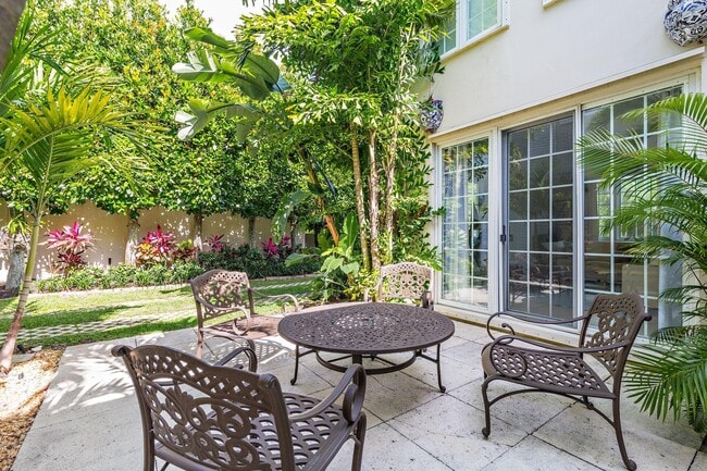 Building Photo - 155 Peruvian Ave