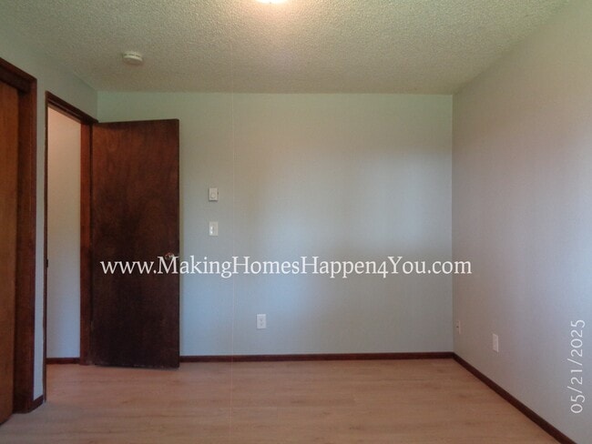 Building Photo - 2844 Randi Ln NE