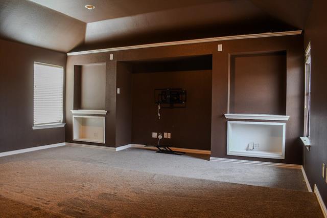 Building Photo - 409 Royal Crest Dr