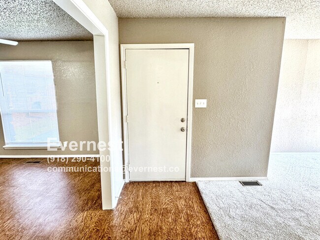 Building Photo - Comfortable 3-Bedroom Home with Prime Acce...