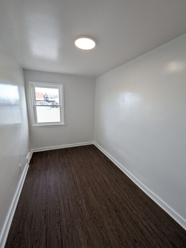 Building Photo - Stunning 3 Bedroom Home - Mayfair