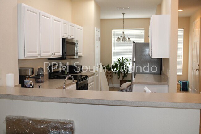 Building Photo - 2 story Townhouse, 3 bedroom, 2.5 bath in Saint Cloud FL.