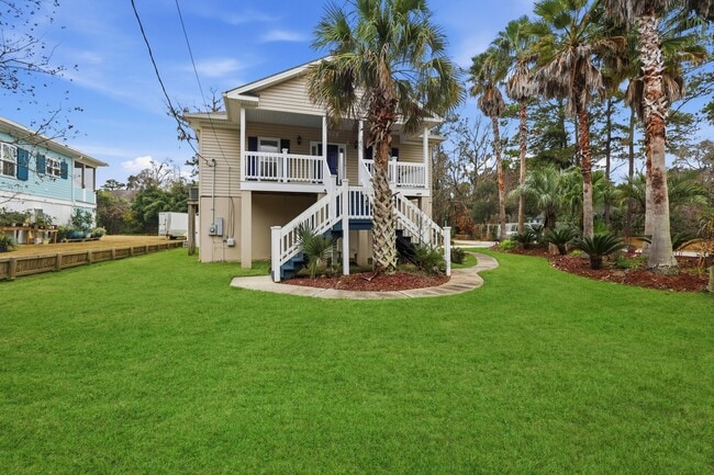 Building Photo - Lowcountry living on beautiful Whitemarsh Island