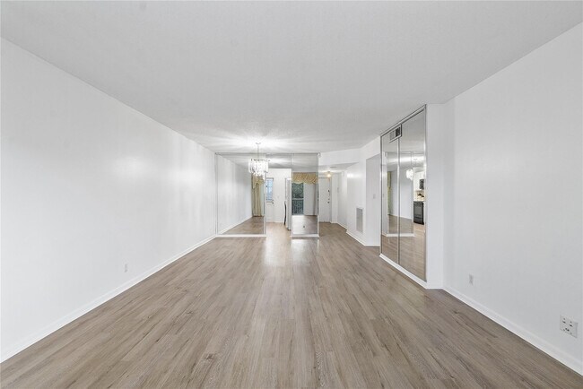 Building Photo - 9101 W Sample Rd