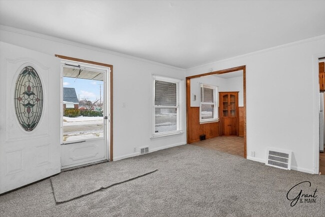 Building Photo - $1350 3 bedrooms