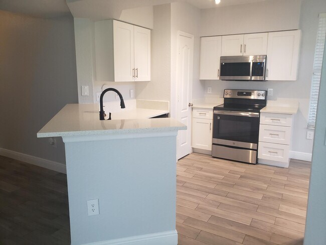 Primary Photo - 909 Belmont Pl