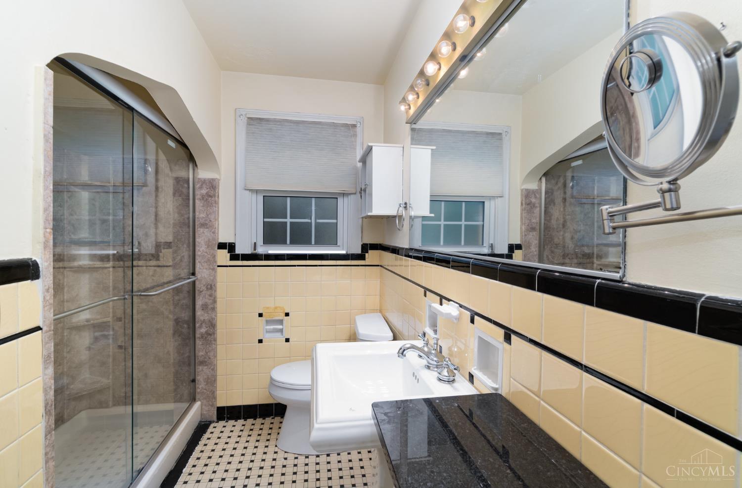 Building Photo - 7620 Montgomery Rd