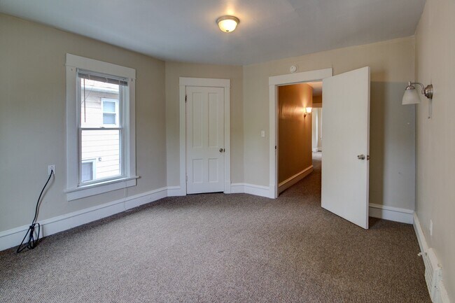 Building Photo - SL AAC1228