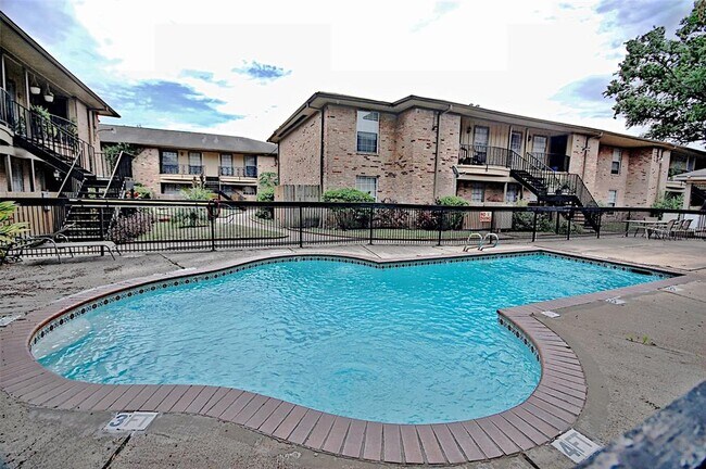 Building Photo - 5704 Edgemoor Dr