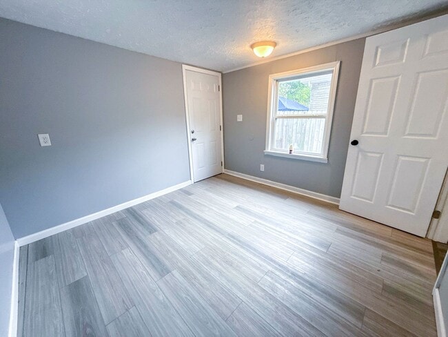 Building Photo - 3 Bed Home in Waverly with Modern Charm, G...