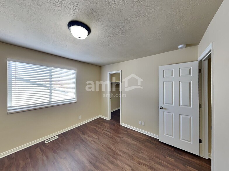 Building Photo - 1526 N 250 W