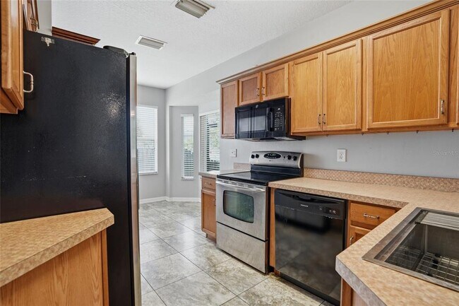 Building Photo - 9913 Edmonton Dr