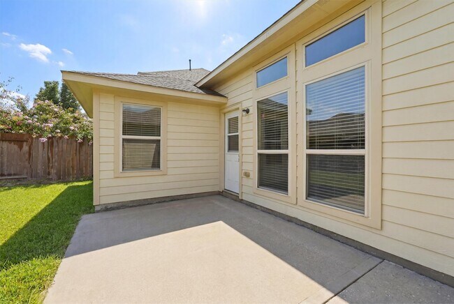 Building Photo - 5211 Cayenne Ln