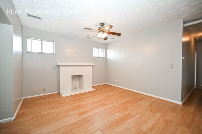 Building Photo - 2610 Woodburn Ave