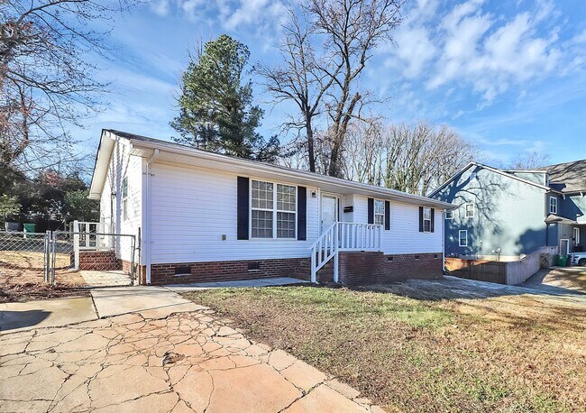 Building Photo - Newly renovated home - 3 Bed/2 Bath