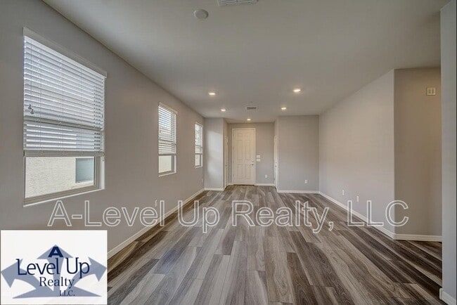 Building Photo - 8695 N Rome Ct