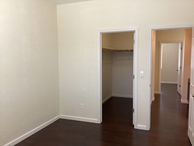 Building Photo - 7479 E Giavanna Ave