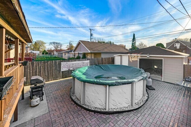 Building Photo - 5022 S Laporte Ave