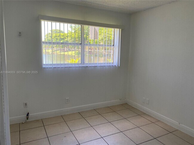 Building Photo - 4453 Treehouse Ln