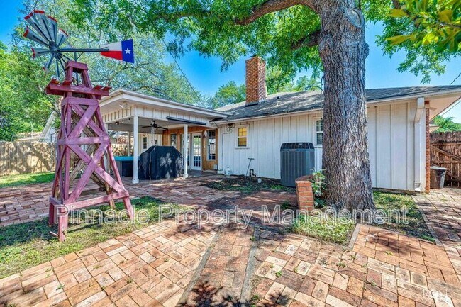 Building Photo - 3108 Oak Forest Dr