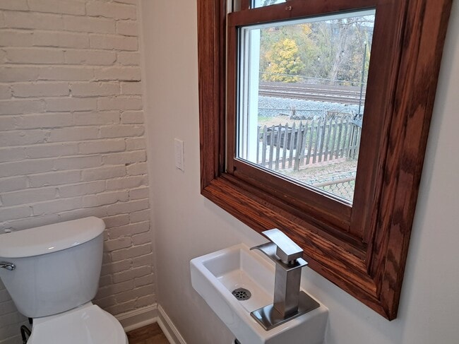 Building Photo - 941 Sargent Ave