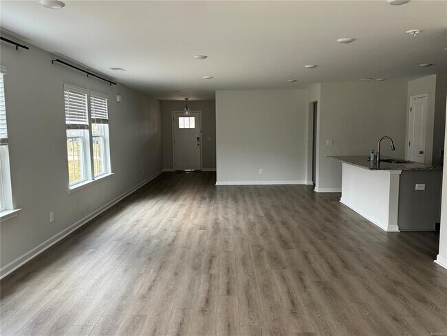 Building Photo - 424 Kohn Dr