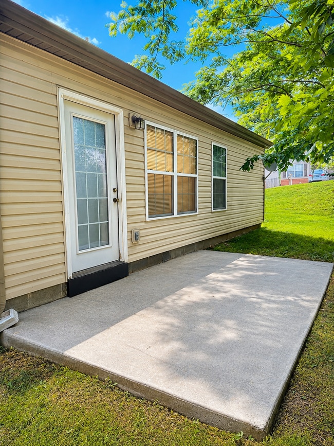 Building Photo - 1604 Sails Way
