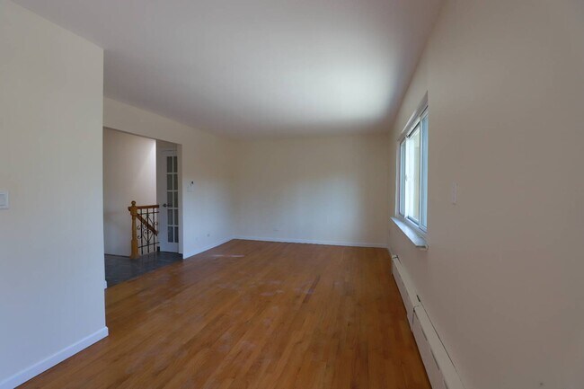 Building Photo - 151-07 7th Ave