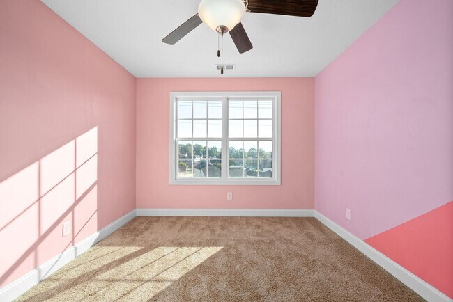 Building Photo - Stunning home ready to make yours !