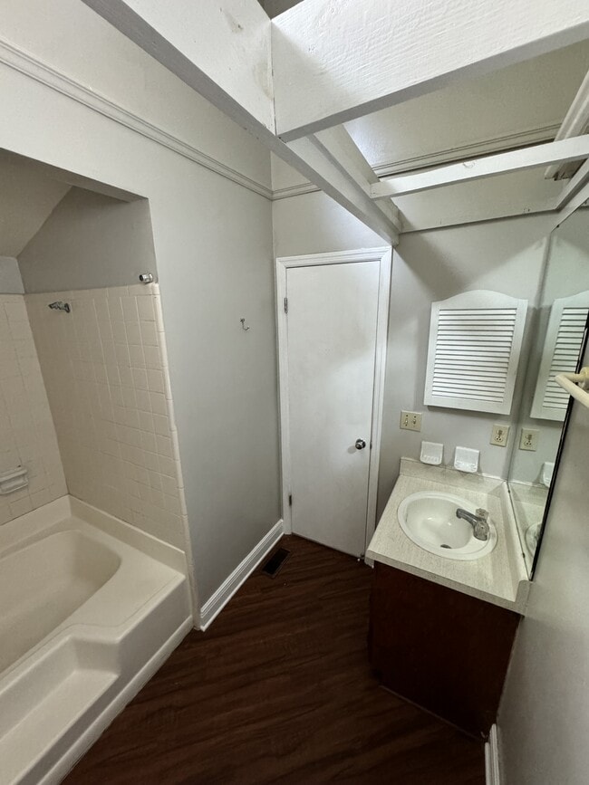 Building Photo - 1219 Stone Greene St