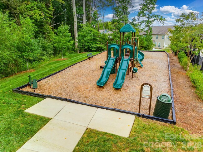 Building Photo - 1018 Chicory Trce