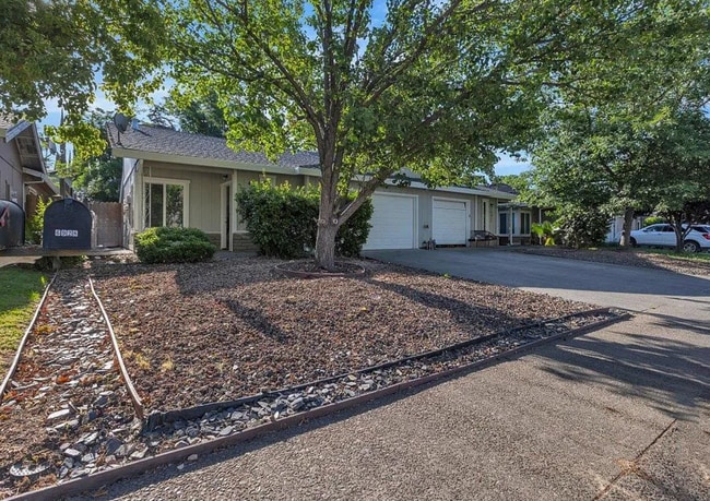 Building Photo - Beautiful 3/2 duplex in Citrus Heights!