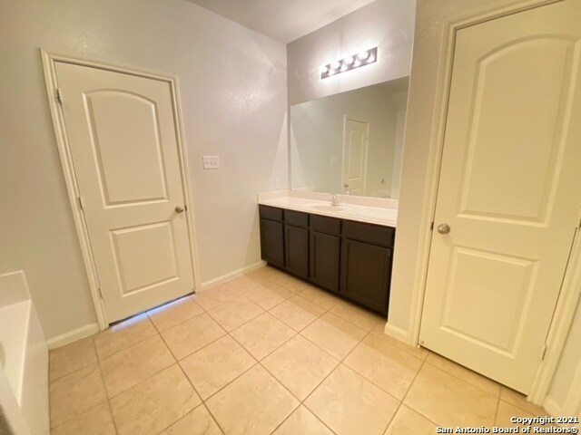 Building Photo - 7810 Creekshore Cove